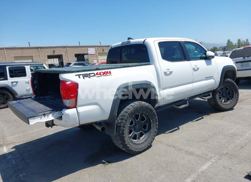 Photo 4 of 2017 Toyota Tacoma TRD OFF ROAD (VIN 3TMCZ5AN7HM095515)