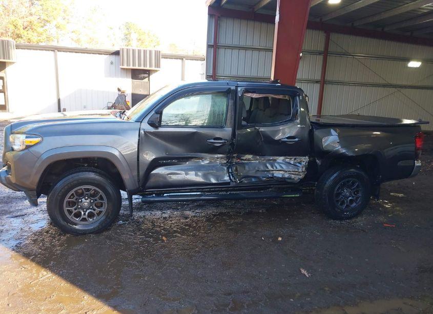 Photo 6 of 2018 Toyota Tacoma SR5 V6 (VIN 3TMCZ5AN7JM150387)