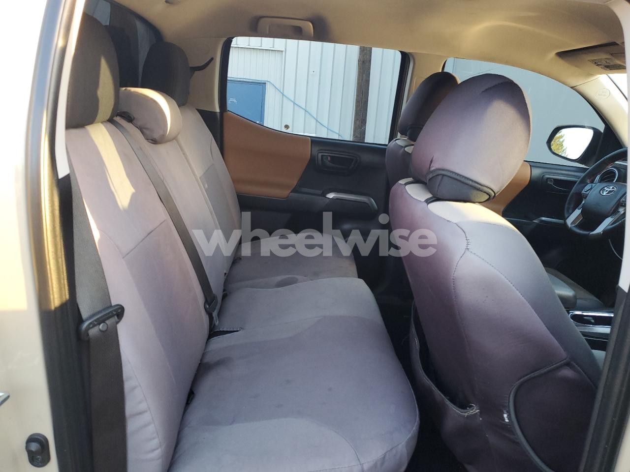 Photo 10 of 2018 TOYOTA TACOMA DOUBLE CAB (VIN 3TMCZ5AN7JM159753)