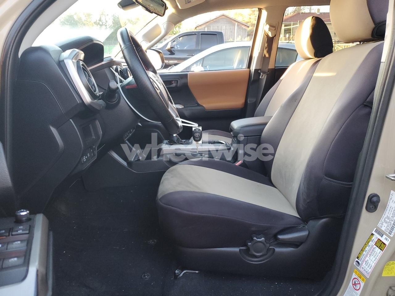 Photo 7 of 2018 TOYOTA TACOMA DOUBLE CAB (VIN 3TMCZ5AN7JM159753)