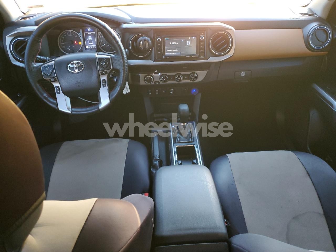 Photo 8 of 2018 TOYOTA TACOMA DOUBLE CAB (VIN 3TMCZ5AN7JM159753)