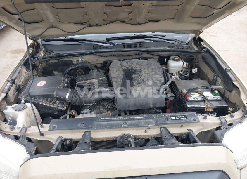 Photo 10 of 2018 Toyota Tacoma TRD OFF ROAD (VIN 3TMCZ5AN7JM159994)