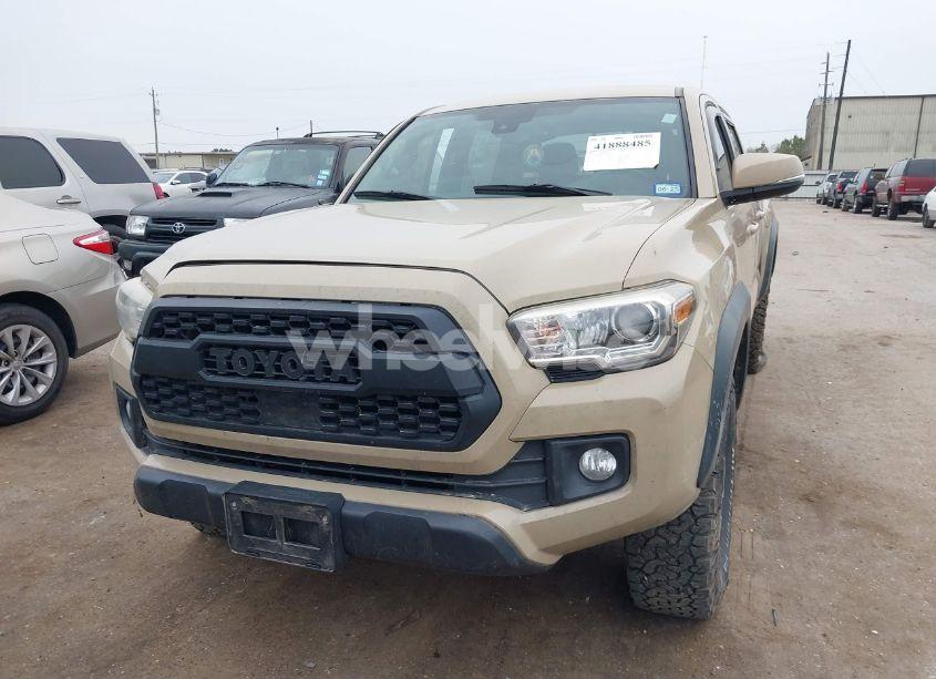 Photo 13 of 2018 Toyota Tacoma TRD OFF ROAD (VIN 3TMCZ5AN7JM159994)