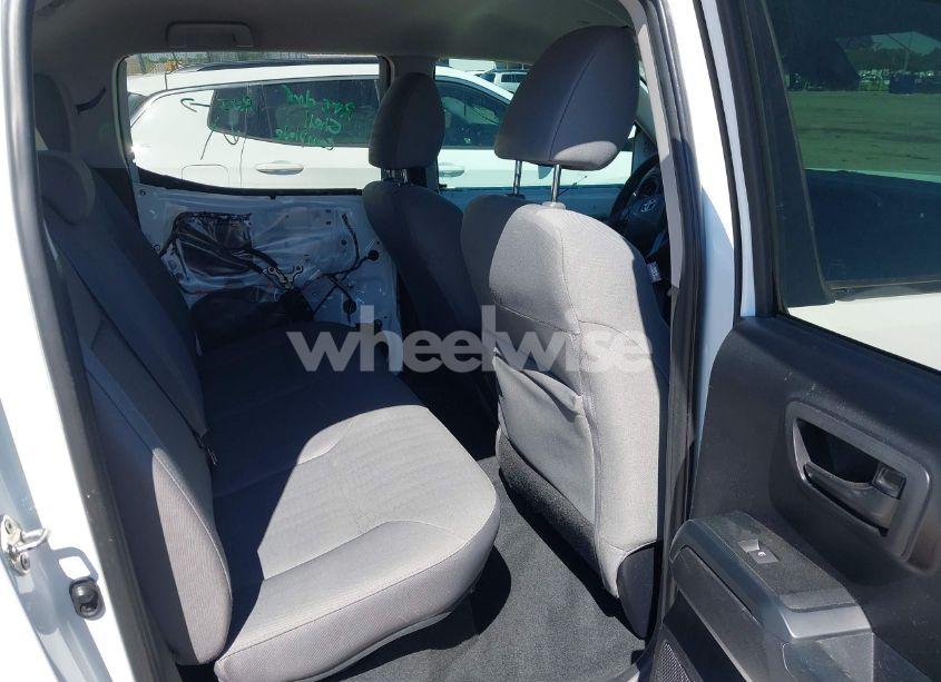 Photo 8 of 2019 Toyota Tacoma SR V6 (VIN 3TMCZ5AN7KM251771)