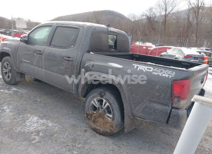Photo 3 of 2019 Toyota Tacoma DOUBLE CAB/SR/SR5/TRD SPORT/TRD OFF ROAD/TRD PRO (VIN 3TMCZ5AN7KM284592)