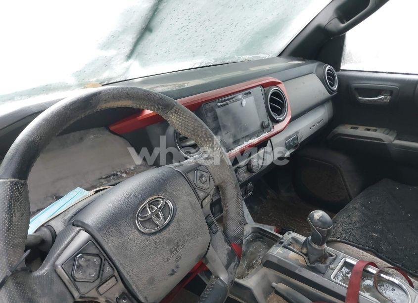 Photo 6 of 2019 Toyota Tacoma DOUBLE CAB/SR/SR5/TRD SPORT/TRD OFF ROAD/TRD PRO (VIN 3TMCZ5AN7KM284592)