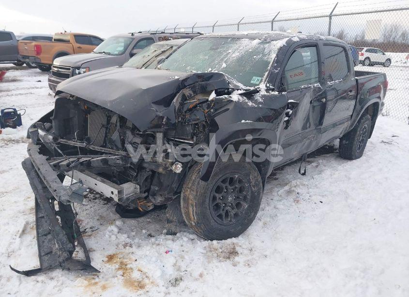 Photo 2 of 2022 Toyota Tacoma SR5 V6 (VIN 3TMCZ5AN7NM467401)