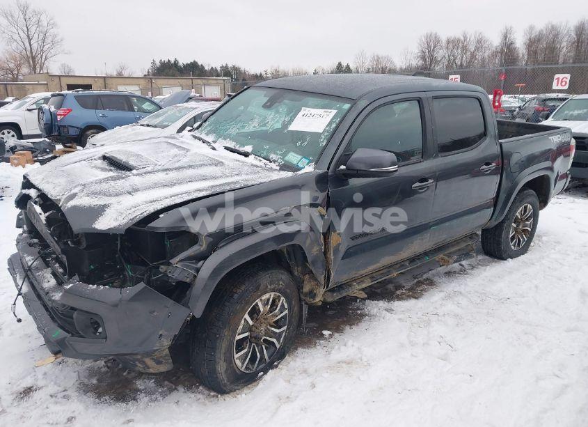 Photo 2 of 2022 Toyota Tacoma (VIN 3TMCZ5AN7NM524812)