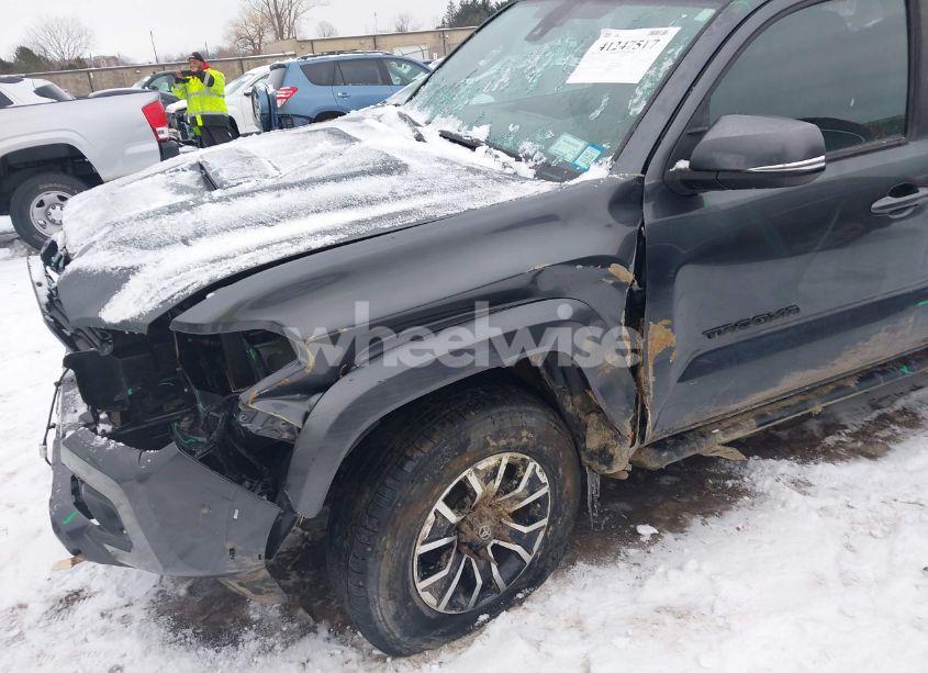 Photo 6 of 2022 Toyota Tacoma (VIN 3TMCZ5AN7NM524812)