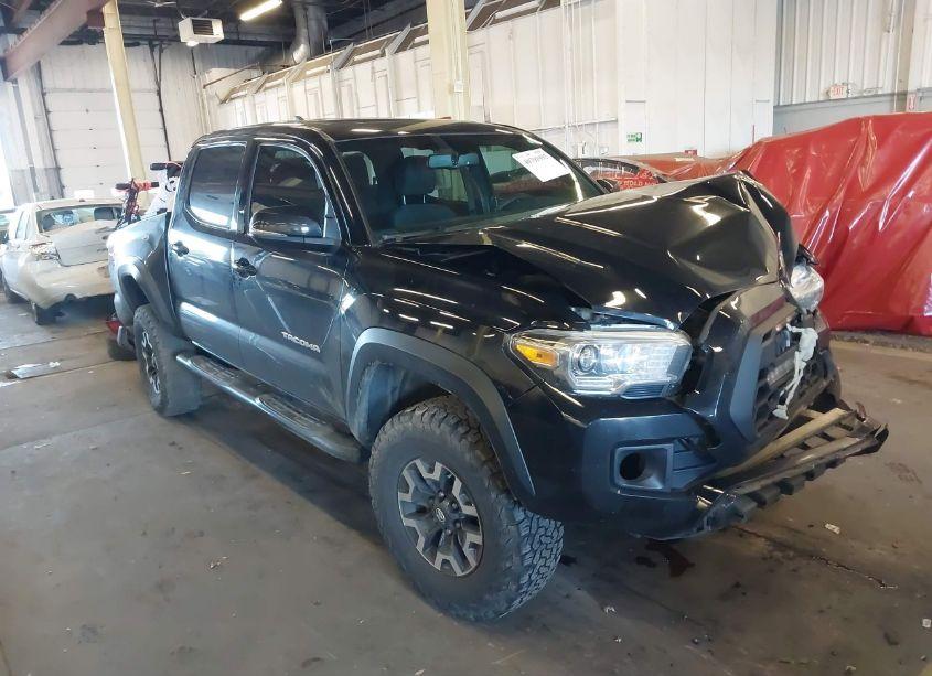 2017 Toyota Tacoma TRD OFF ROAD (VIN 3TMCZ5AN8HM076391) main photo
