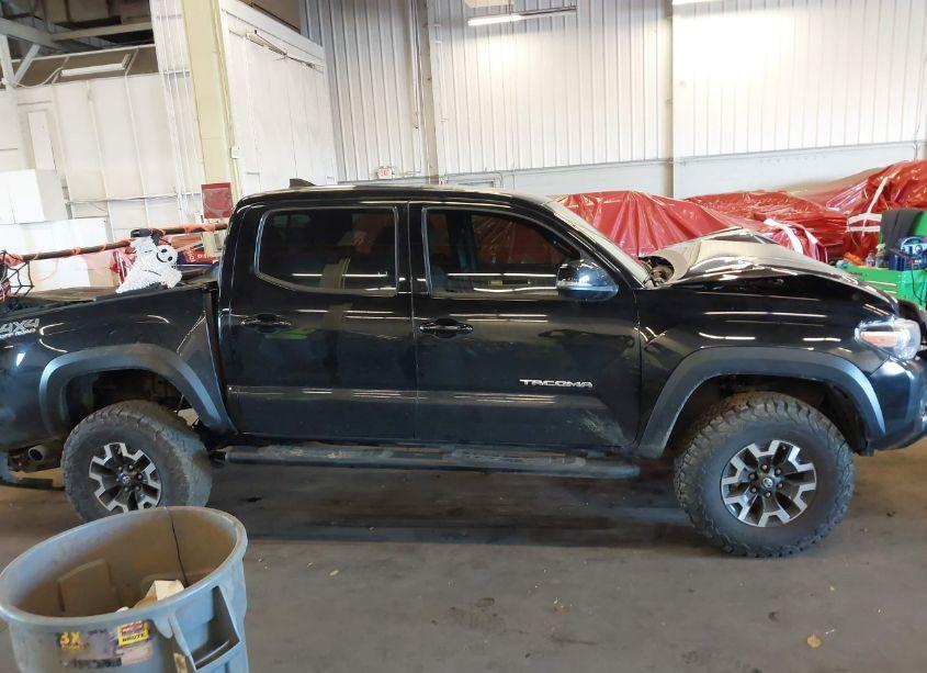 Photo 13 of 2017 Toyota Tacoma TRD OFF ROAD (VIN 3TMCZ5AN8HM076391)