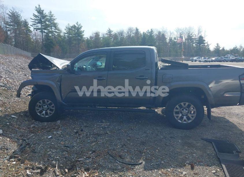 Photo 14 of 2018 Toyota Tacoma SR5 V6 (VIN 3TMCZ5AN8JM144064)