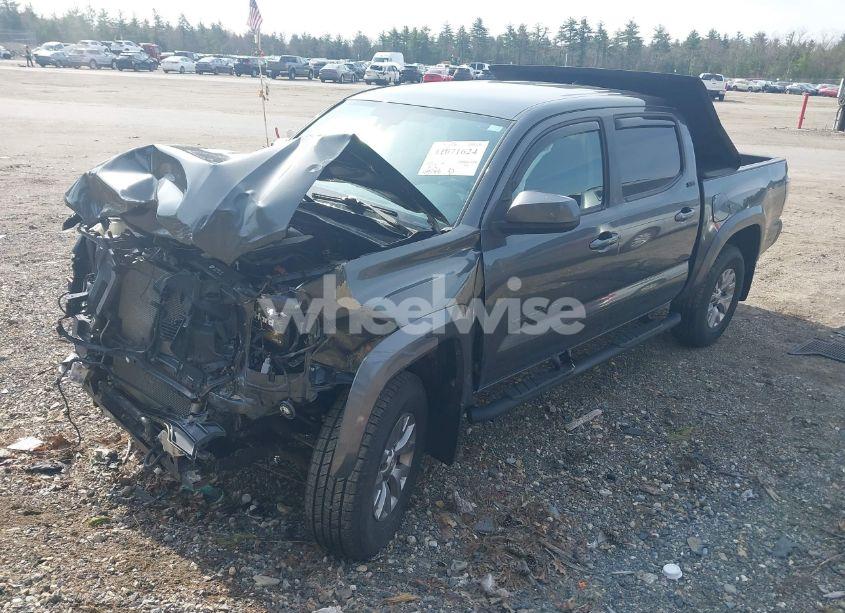 Photo 2 of 2018 Toyota Tacoma SR5 V6 (VIN 3TMCZ5AN8JM144064)