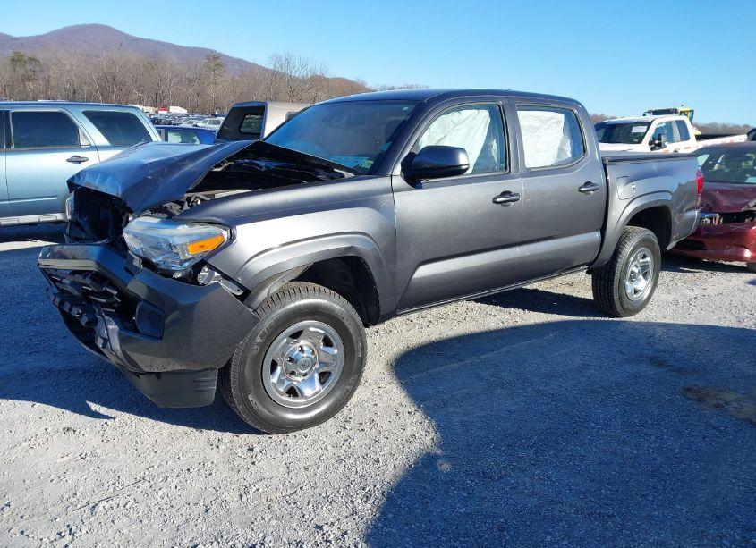 Photo 2 of 2018 Toyota Tacoma SR V6 (VIN 3TMCZ5AN8JM161706)
