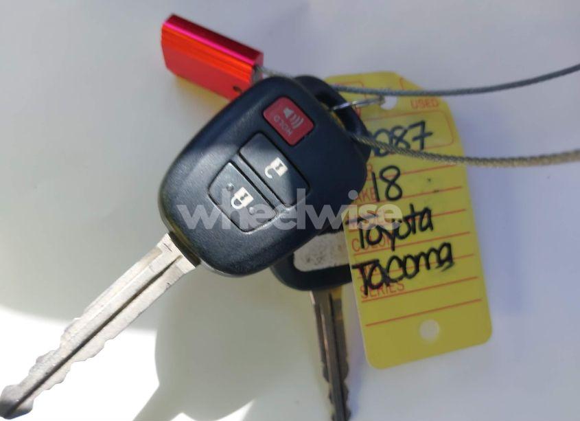 Photo 11 of 2018 Toyota Tacoma SR V6 (VIN 3TMCZ5AN8JM186525)