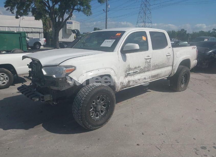 Photo 2 of 2019 Toyota Tacoma SR5 V6 (VIN 3TMCZ5AN8KM198921)