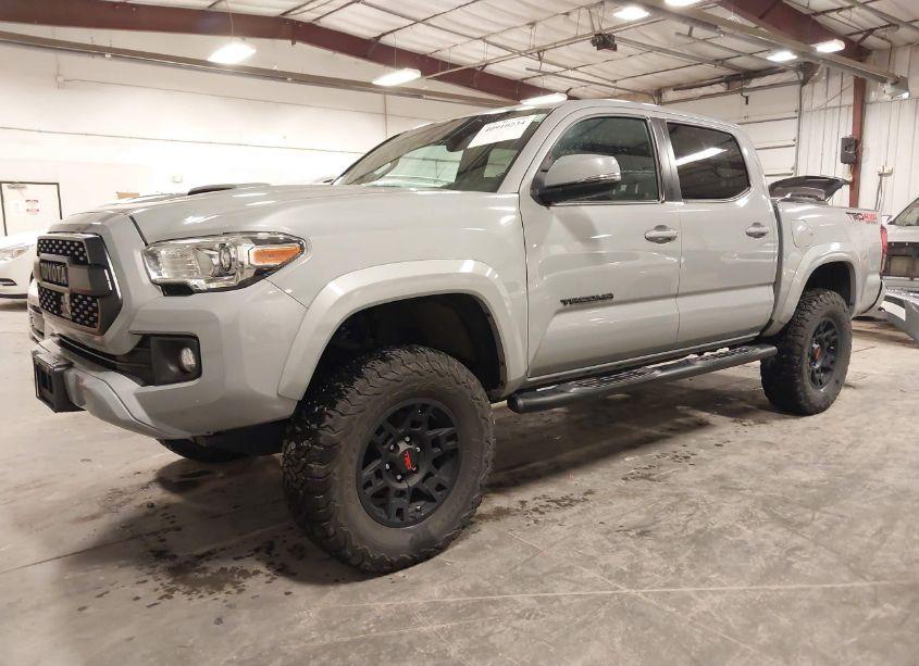 Photo 2 of 2019 Toyota Tacoma TRD SPORT (VIN 3TMCZ5AN8KM253660)