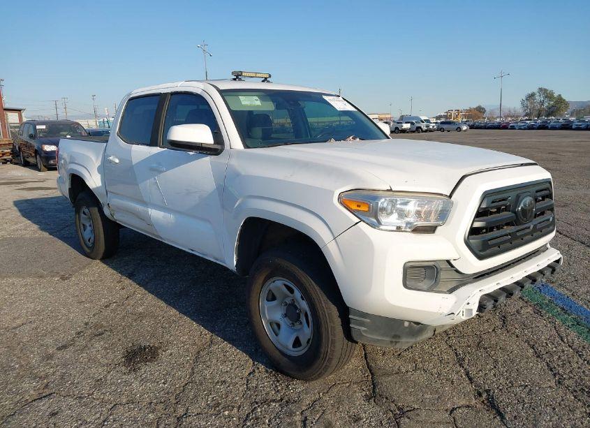 2019 Toyota Tacoma SR V6 (VIN 3TMCZ5AN8KM272130) main photo