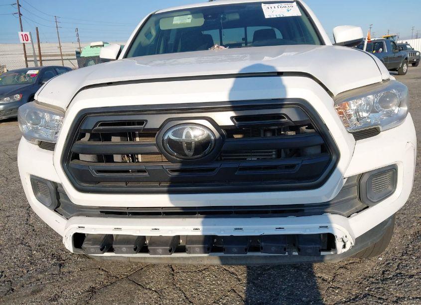 Photo 6 of 2019 Toyota Tacoma SR V6 (VIN 3TMCZ5AN8KM272130)