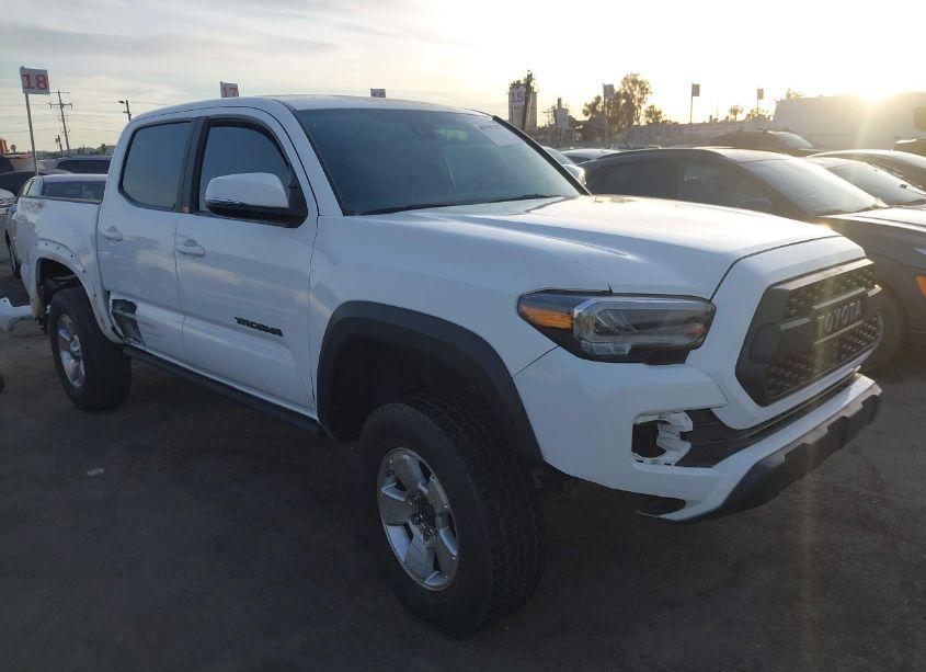 2021 Toyota Tacoma TRD OFF-ROAD (VIN 3TMCZ5AN8MM450489) main photo