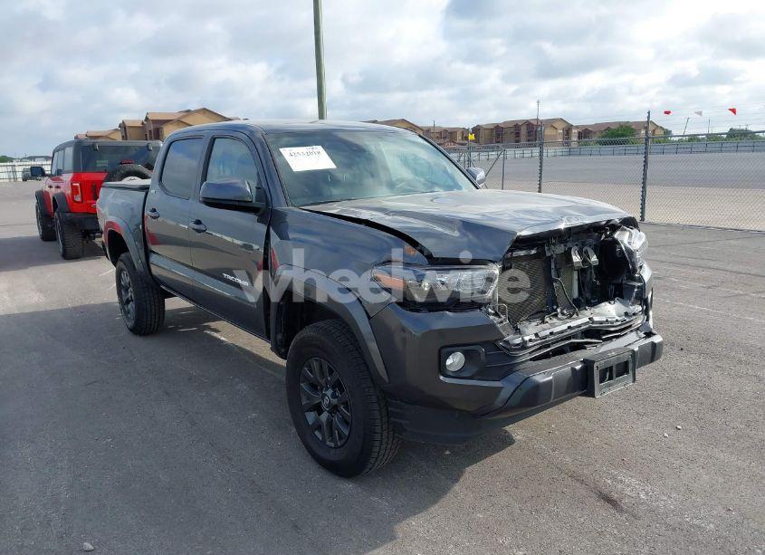 2022 Toyota Tacoma SR5 V6 (VIN 3TMCZ5AN8NM498933) main photo