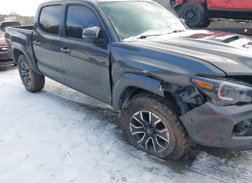 2016 Toyota Tacoma TRD SPORT (VIN 3TMCZ5AN9GM010916) main photo