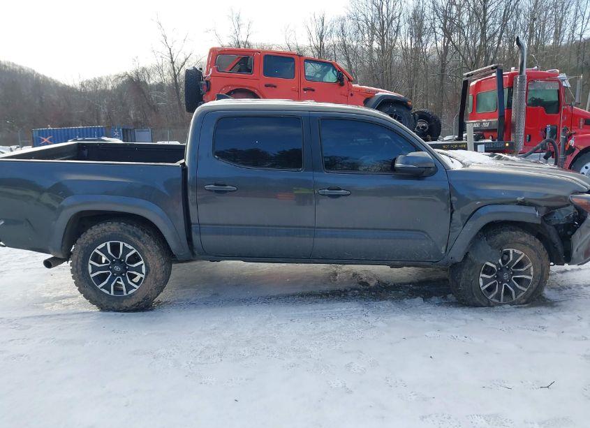 Photo 13 of 2016 Toyota Tacoma TRD SPORT (VIN 3TMCZ5AN9GM010916)