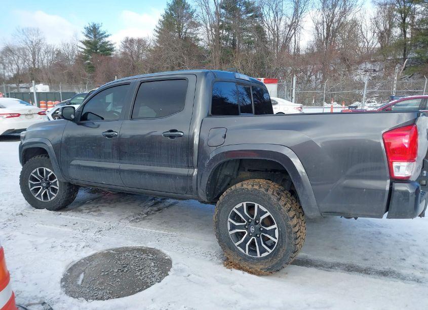 Photo 14 of 2016 Toyota Tacoma TRD SPORT (VIN 3TMCZ5AN9GM010916)