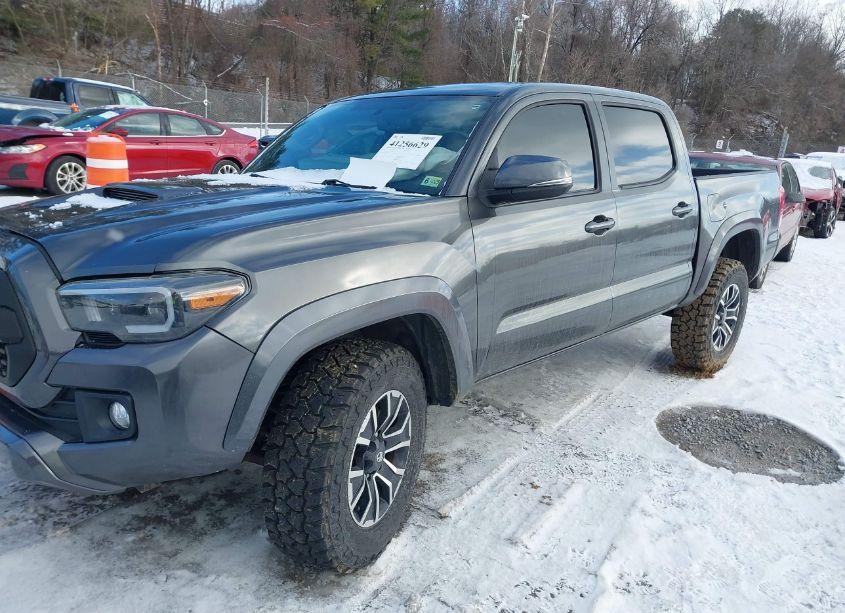 Photo 2 of 2016 Toyota Tacoma TRD SPORT (VIN 3TMCZ5AN9GM010916)