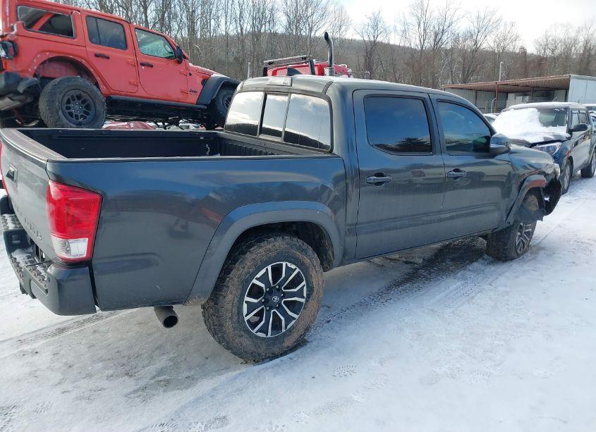 Photo 4 of 2016 Toyota Tacoma TRD SPORT (VIN 3TMCZ5AN9GM010916)