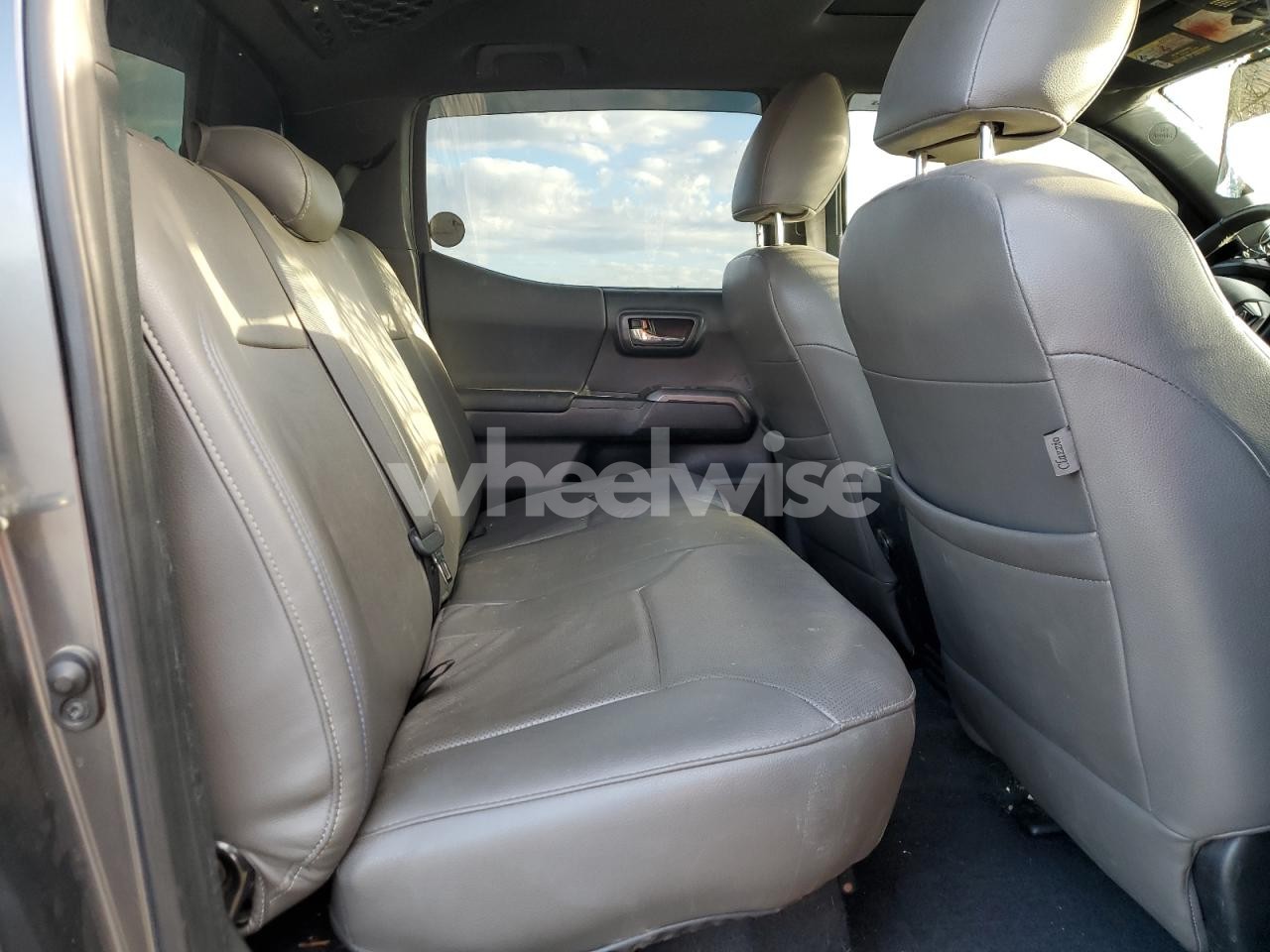 Photo 10 of 2017 TOYOTA TACOMA DOUBLE CAB (VIN 3TMCZ5AN9HM047773)