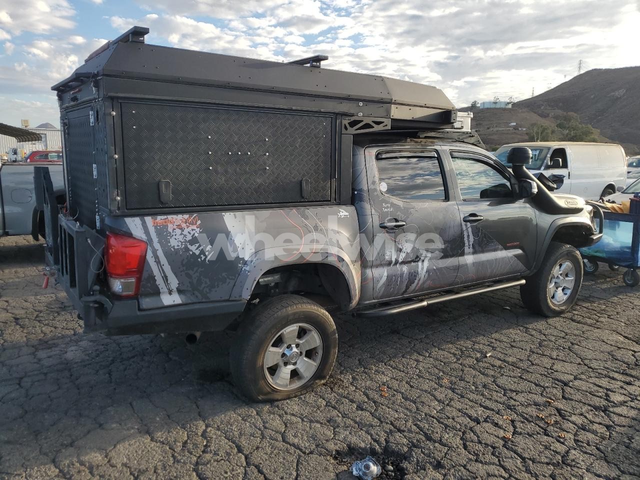 Photo 3 of 2017 TOYOTA TACOMA DOUBLE CAB (VIN 3TMCZ5AN9HM047773)