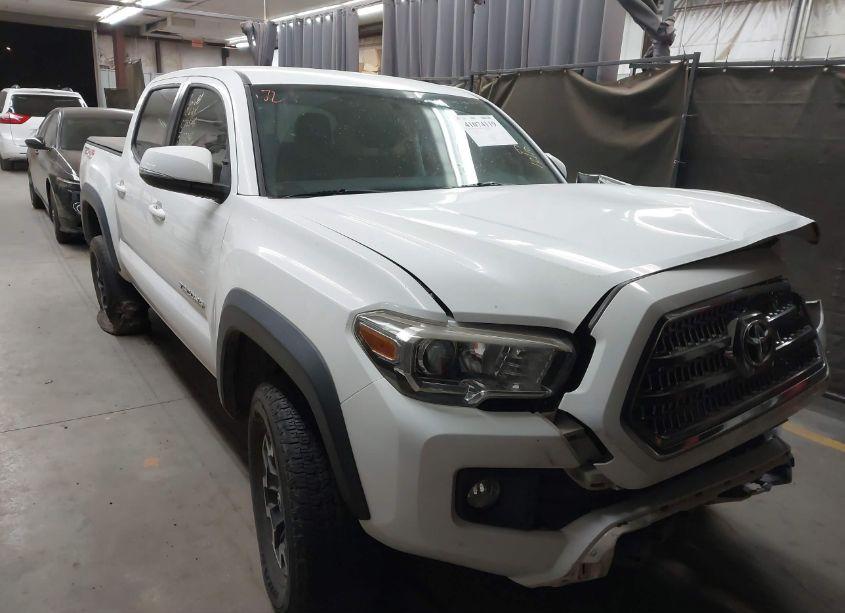 2017 Toyota Tacoma TRD OFF ROAD (VIN 3TMCZ5AN9HM055114) main photo