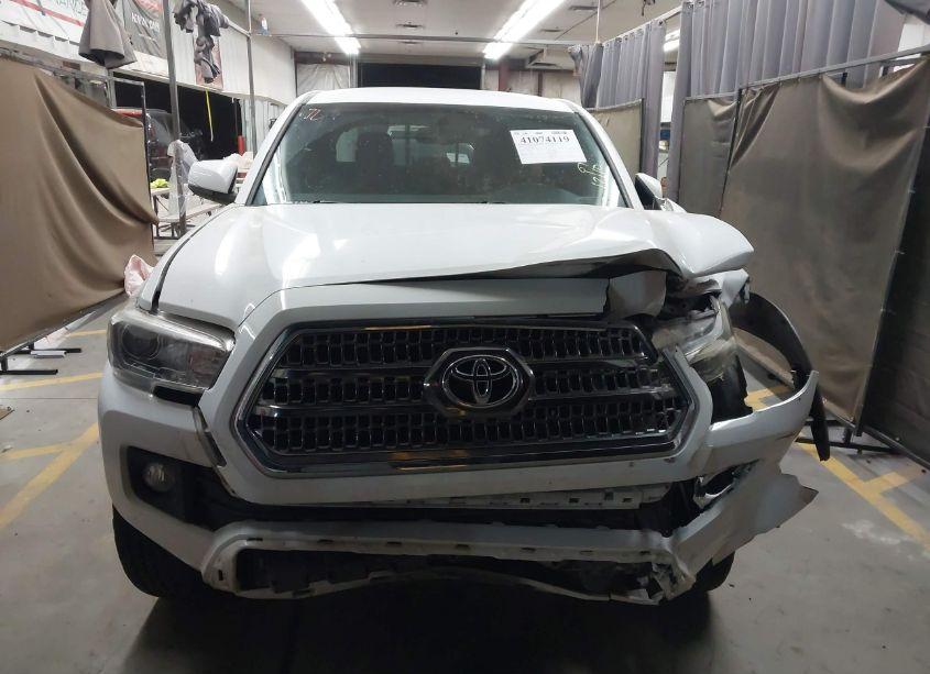 Photo 12 of 2017 Toyota Tacoma TRD OFF ROAD (VIN 3TMCZ5AN9HM055114)