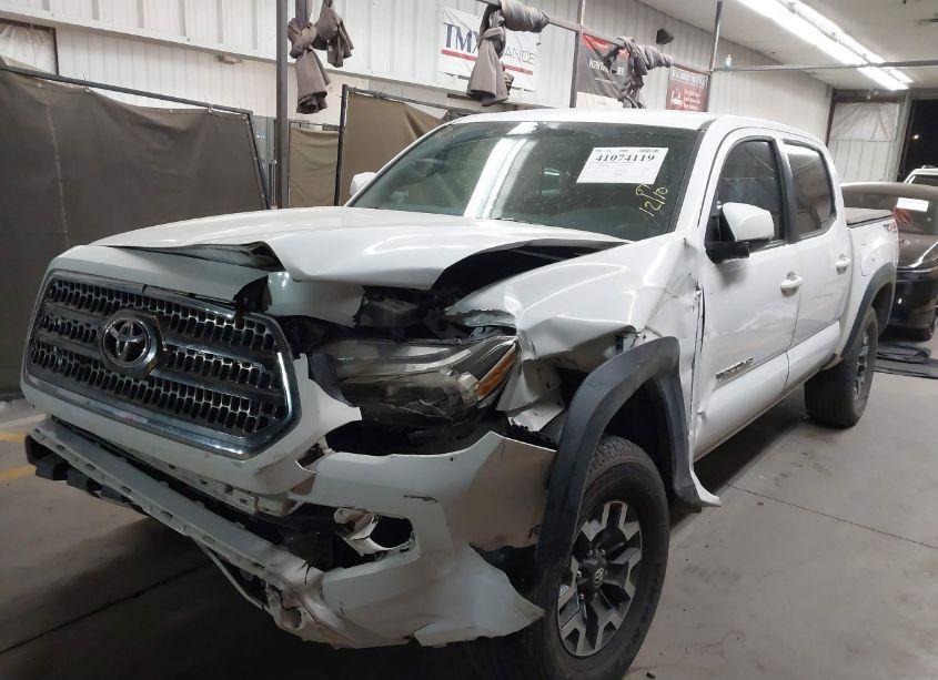 Photo 2 of 2017 Toyota Tacoma TRD OFF ROAD (VIN 3TMCZ5AN9HM055114)