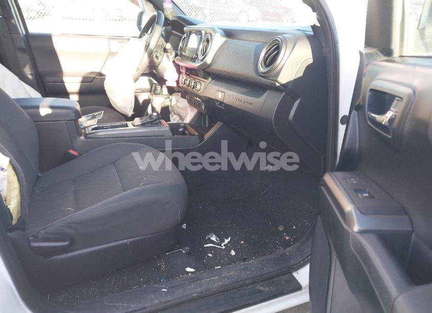 Photo 5 of 2017 Toyota Tacoma TRD OFF ROAD (VIN 3TMCZ5AN9HM061737)