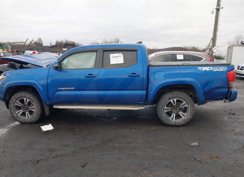 Photo 14 of 2017 Toyota Tacoma TRD SPORT (VIN 3TMCZ5AN9HM082135)
