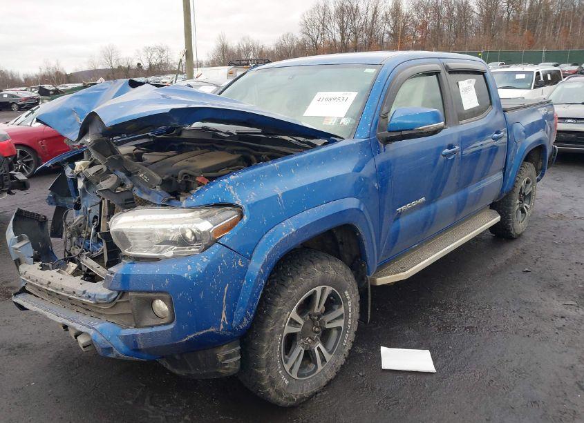 Photo 2 of 2017 Toyota Tacoma TRD SPORT (VIN 3TMCZ5AN9HM082135)