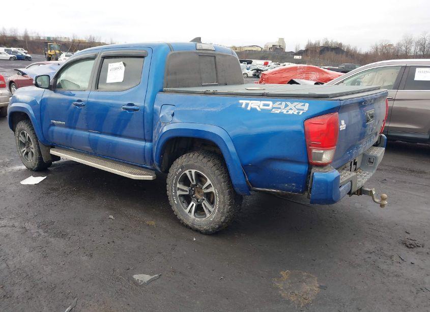 Photo 3 of 2017 Toyota Tacoma TRD SPORT (VIN 3TMCZ5AN9HM082135)