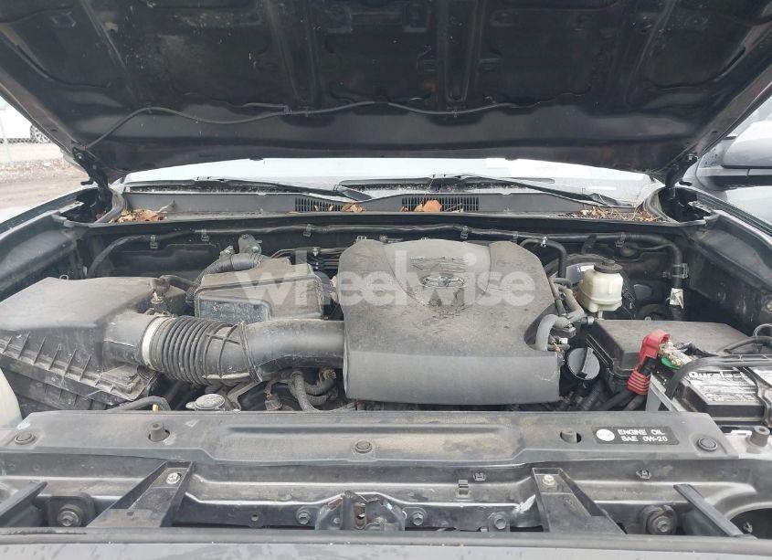 Photo 10 of 2017 Toyota Tacoma SR5 V6 (VIN 3TMCZ5AN9HM090459)