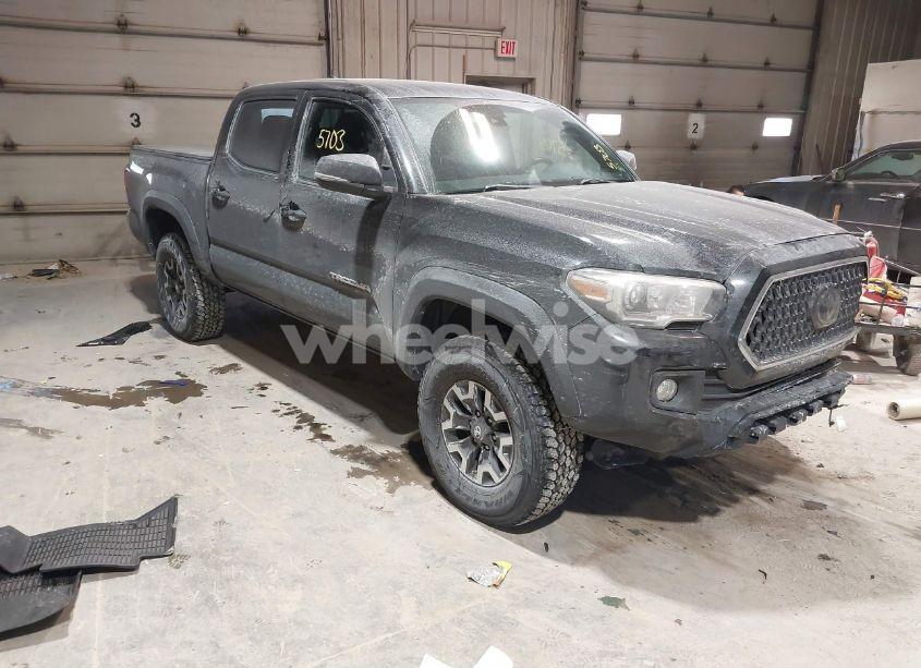 2018 Toyota Tacoma TRD OFF ROAD (VIN 3TMCZ5AN9JM126432) main photo
