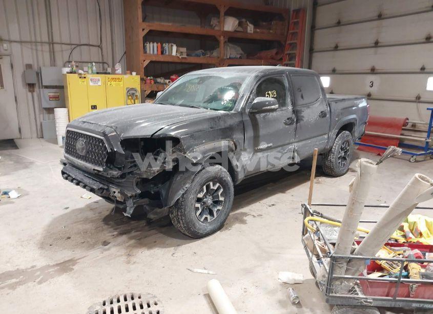 Photo 2 of 2018 Toyota Tacoma TRD OFF ROAD (VIN 3TMCZ5AN9JM126432)