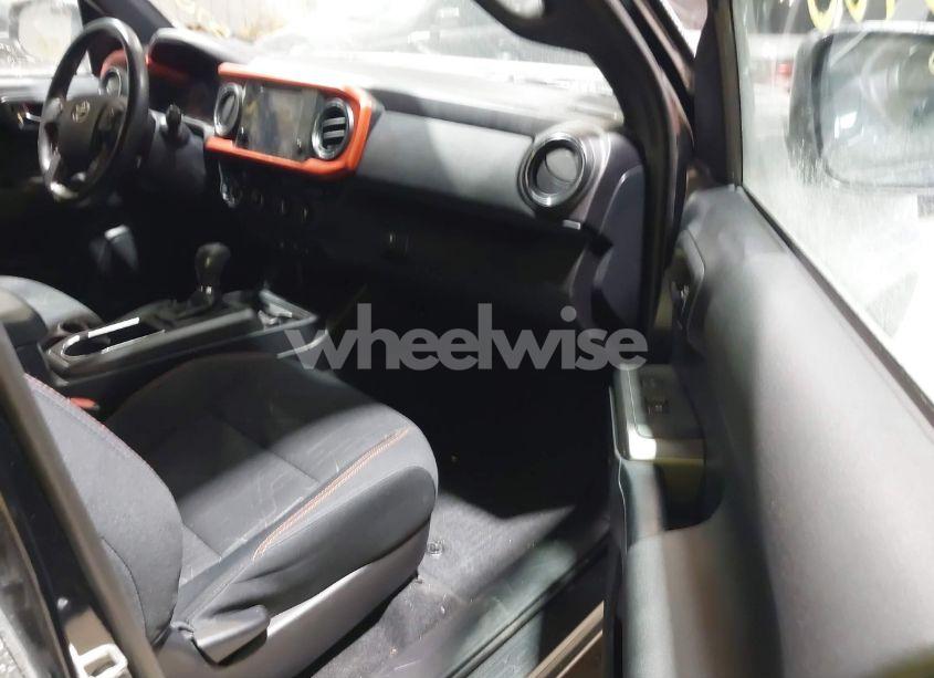 Photo 5 of 2018 Toyota Tacoma TRD OFF ROAD (VIN 3TMCZ5AN9JM126432)