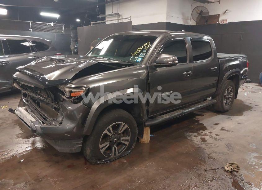 Photo 2 of 2018 Toyota Tacoma TRD SPORT (VIN 3TMCZ5AN9JM135891)