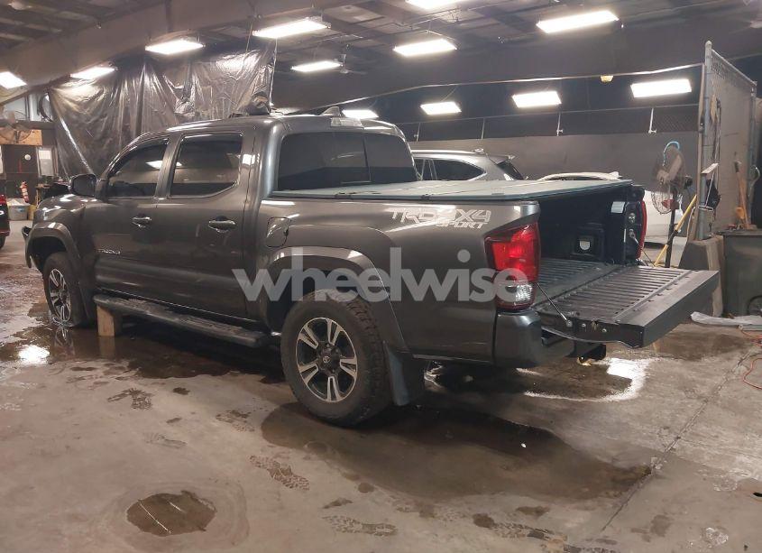 Photo 3 of 2018 Toyota Tacoma TRD SPORT (VIN 3TMCZ5AN9JM135891)