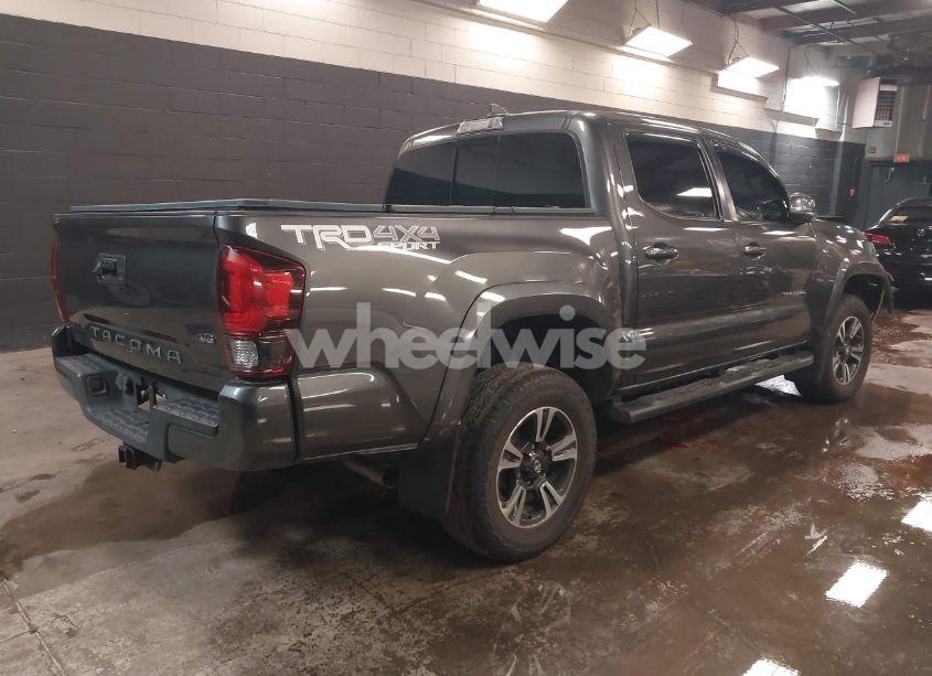 Photo 4 of 2018 Toyota Tacoma TRD SPORT (VIN 3TMCZ5AN9JM135891)