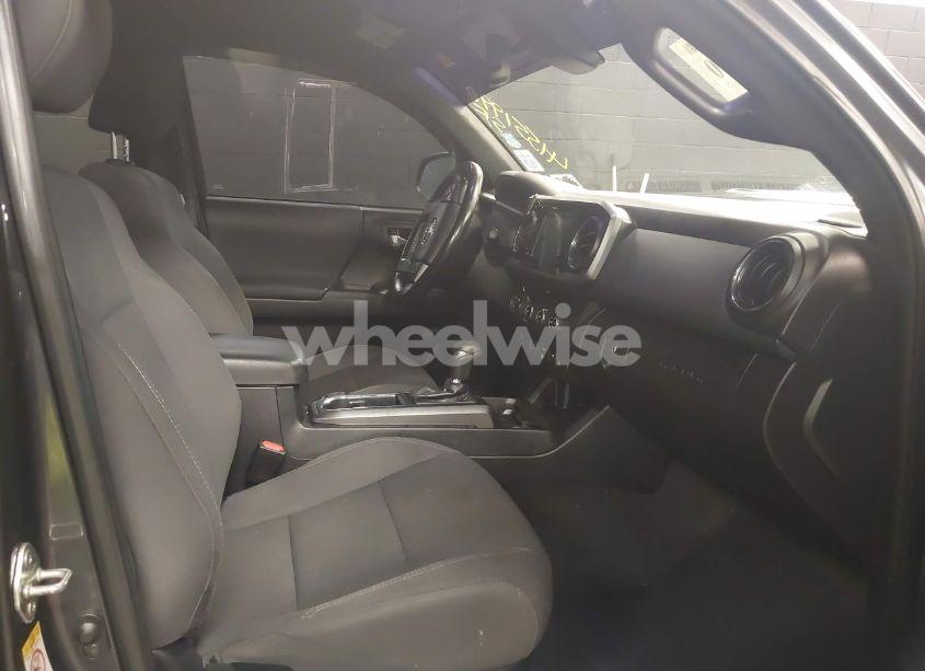 Photo 5 of 2018 Toyota Tacoma TRD SPORT (VIN 3TMCZ5AN9JM135891)