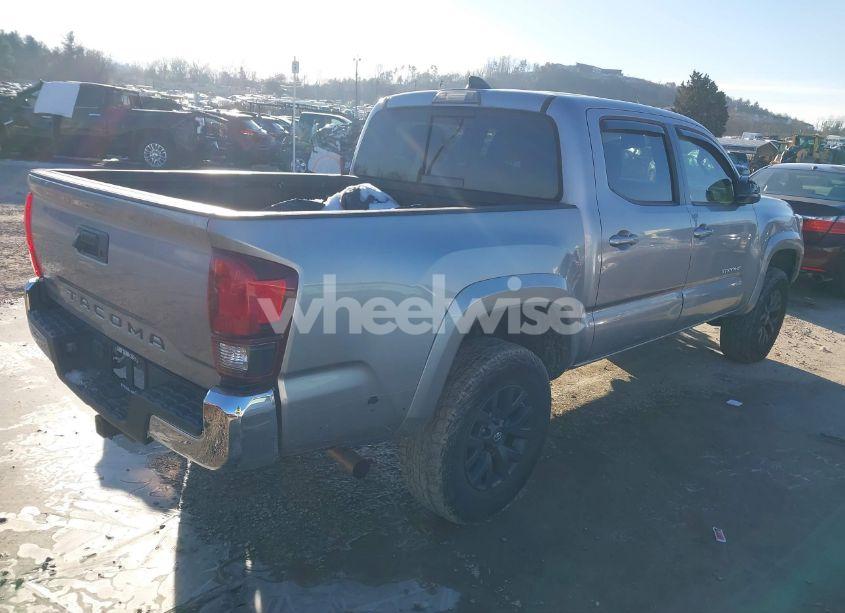 Photo 4 of 2020 Toyota Tacoma SR5 V6 (VIN 3TMCZ5AN9LM306741)