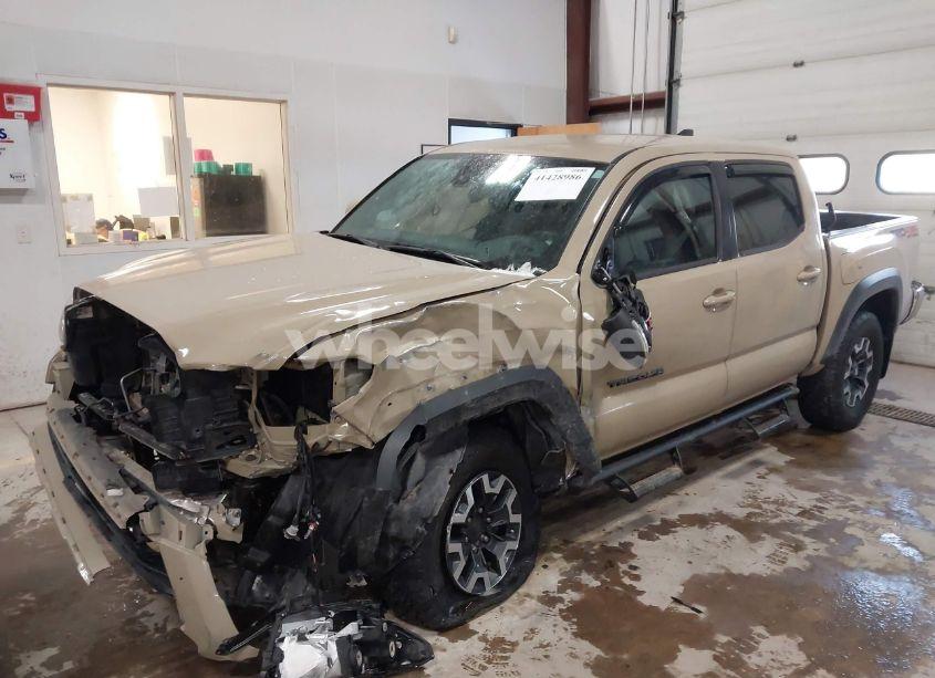 Photo 2 of 2020 Toyota Tacoma TRD OFF-ROAD (VIN 3TMCZ5AN9LM343532)