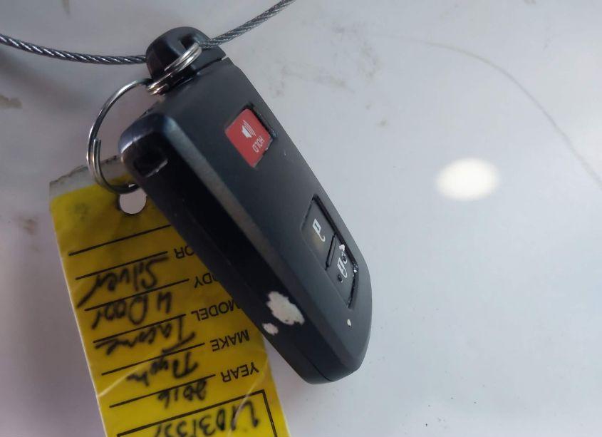 Photo 11 of 2016 Toyota Tacoma TRD SPORT (VIN 3TMCZ5ANXGM031337)
